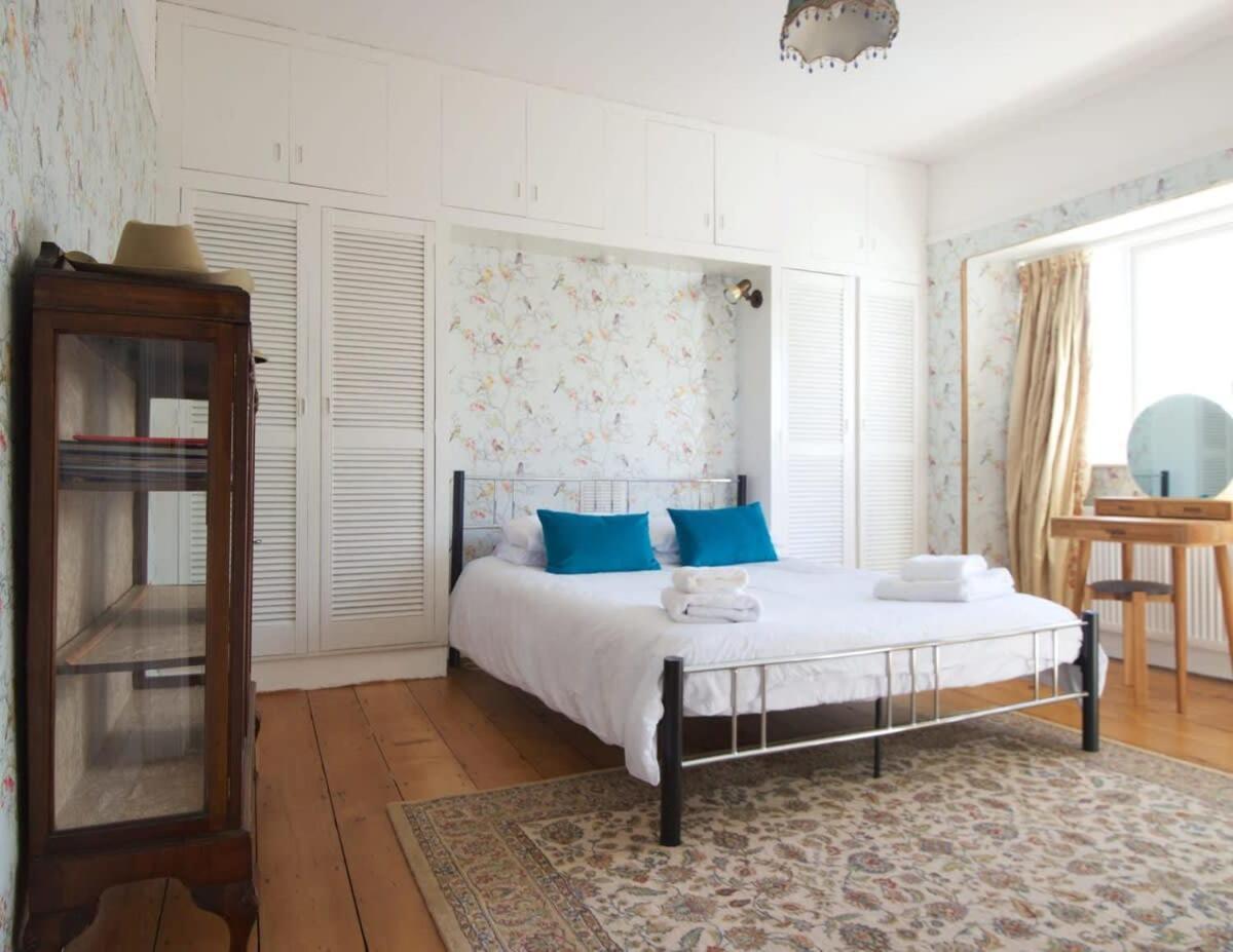 Spacious Town House With Swimming Pool 플리머스 외부 사진
