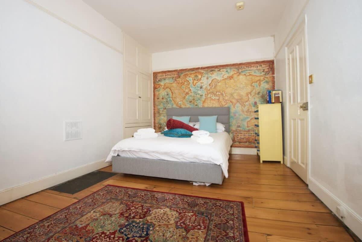 Spacious Town House With Swimming Pool 플리머스 외부 사진