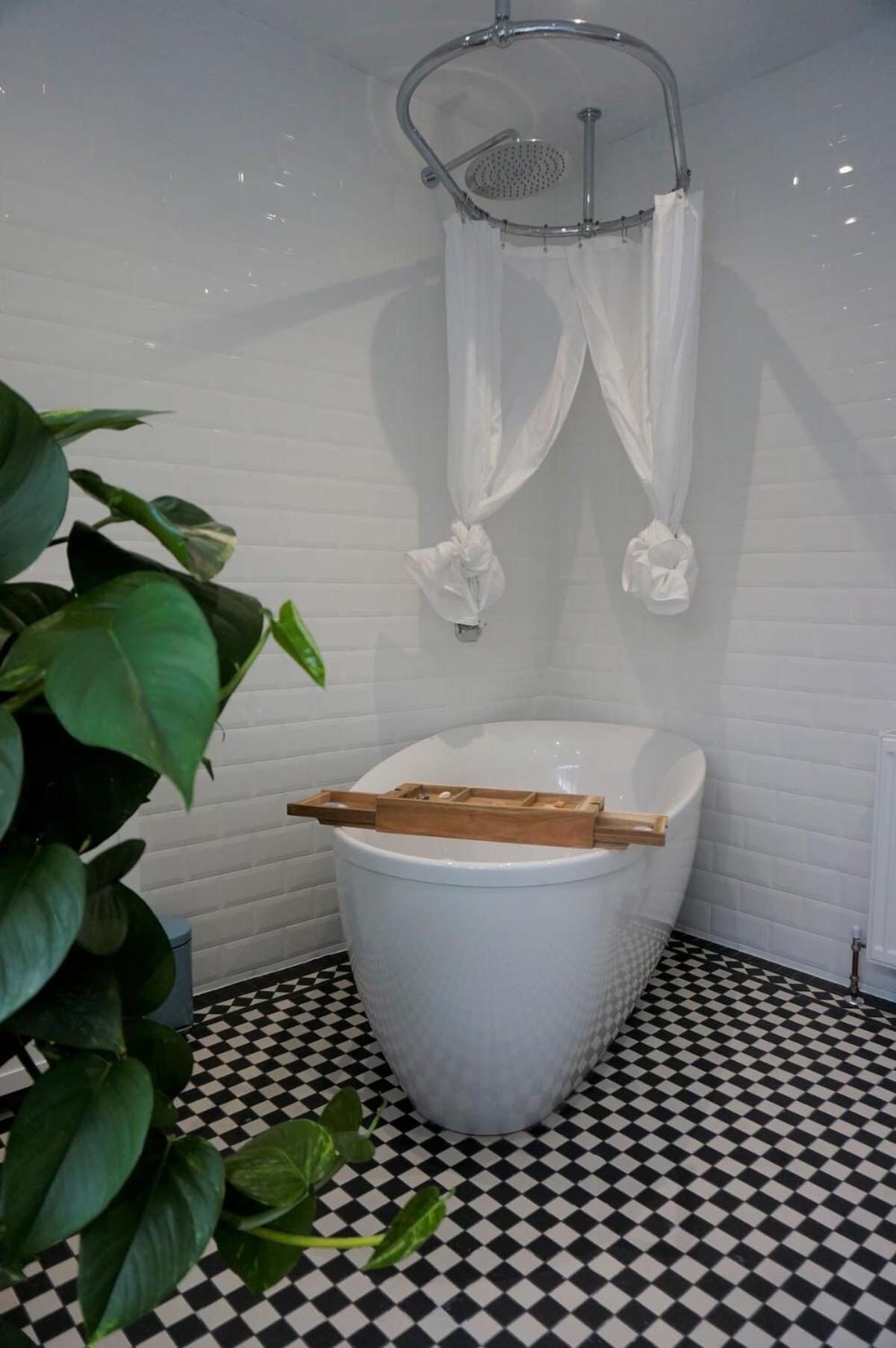 Spacious Town House With Swimming Pool 플리머스 외부 사진
